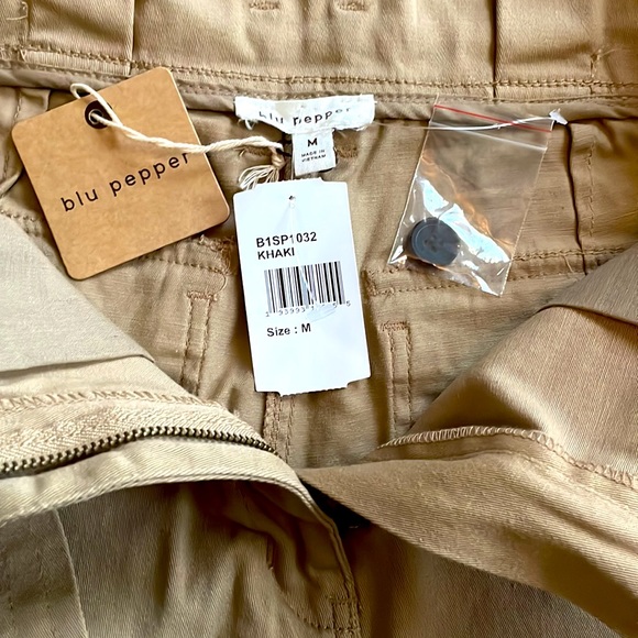 NWT Blu Pepper shorts, size M - Picture 3 of 3